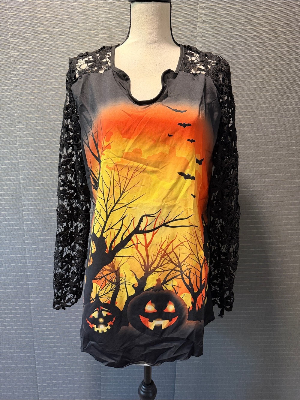 Halloween Theme Notched Neck Lace Sleeved Top